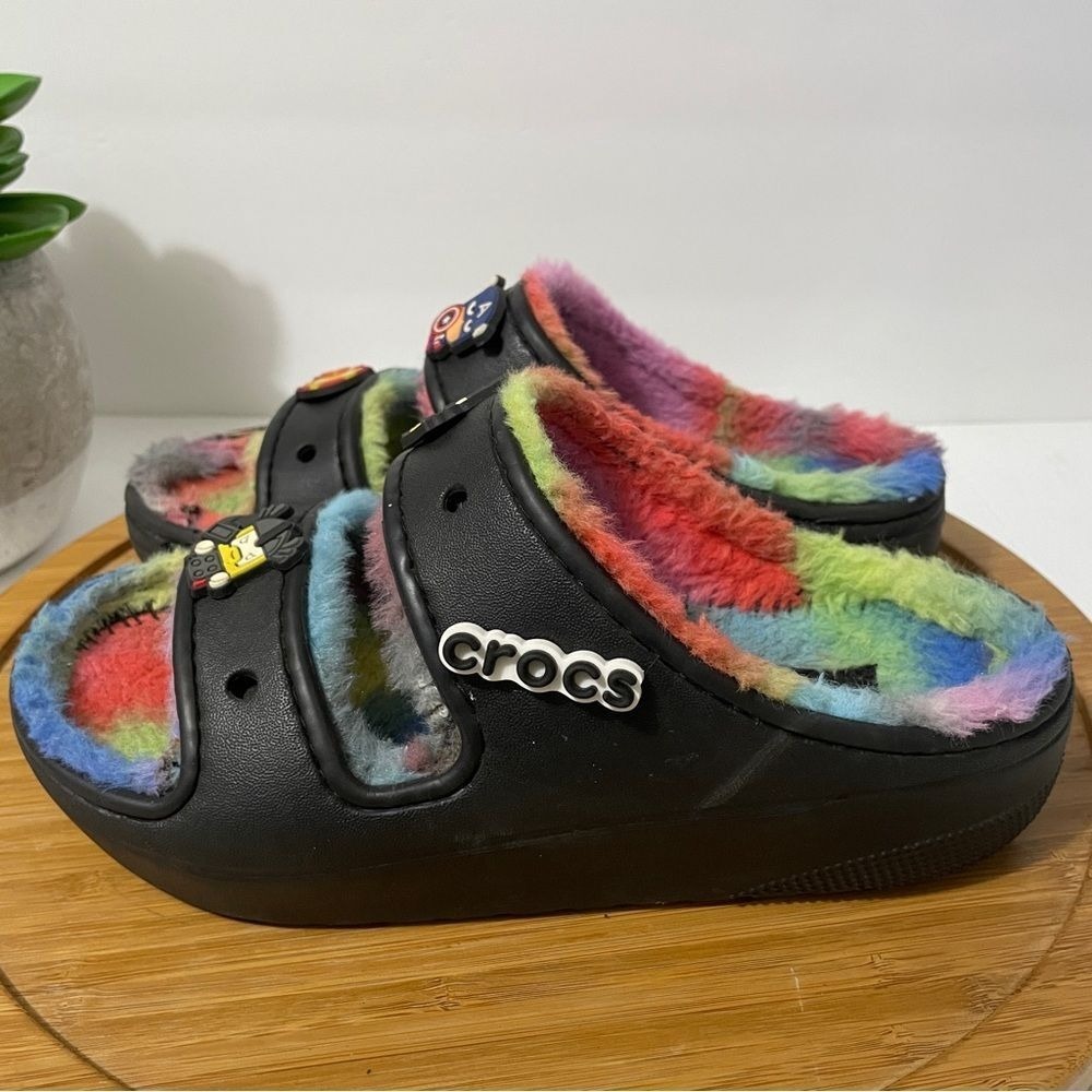 Crocs Classic Cozzzy Spray Dye Sandal 6 Rainbow Fur Lined Slide Marvel Jibbitz